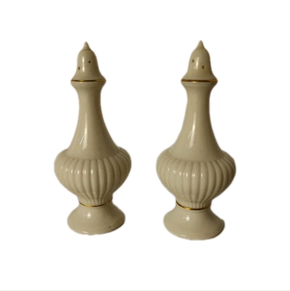 Lenox Essex Salt & Pepper Shakers Set Ivory Ribbed Porcelain Gold Trim VTG